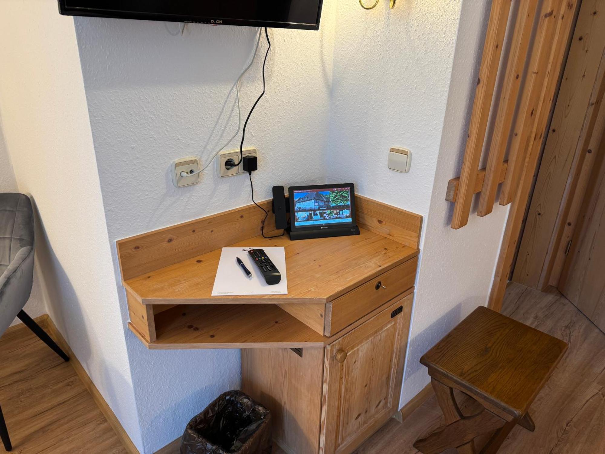 Hotel Restaurant Adler Stube Münstertal Kamer foto